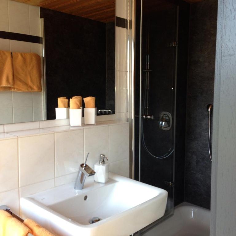 Hotel Engel - Deluxe Doppelzimmer mit Balkon - 12