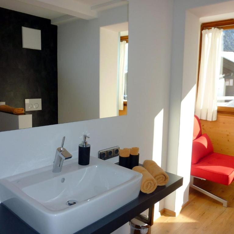 Hotel Engel - Super Deluxe Doppelzimmer mit Bergblick - 4