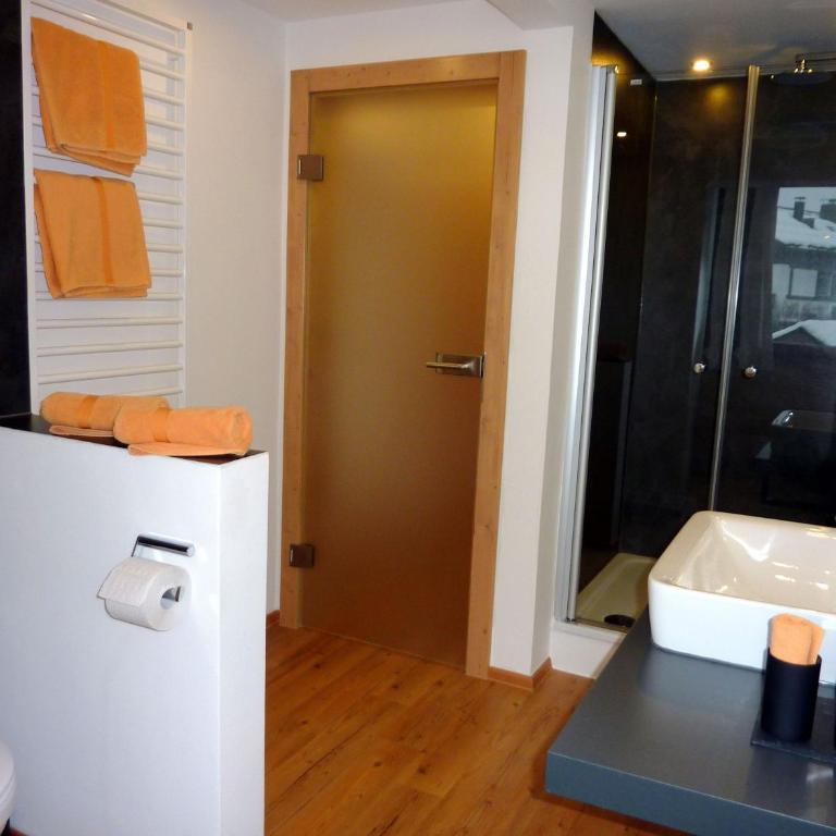 Hotel Engel - Super Deluxe Doppelzimmer mit Bergblick - 5