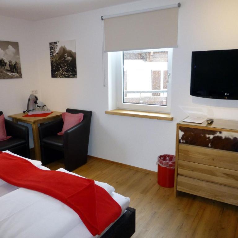 Hotel Engel - Superior Doppelzimmer mit Bergblick - 3