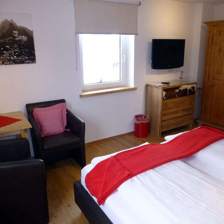 Hotel Engel - Superior Doppelzimmer mit Bergblick - 5