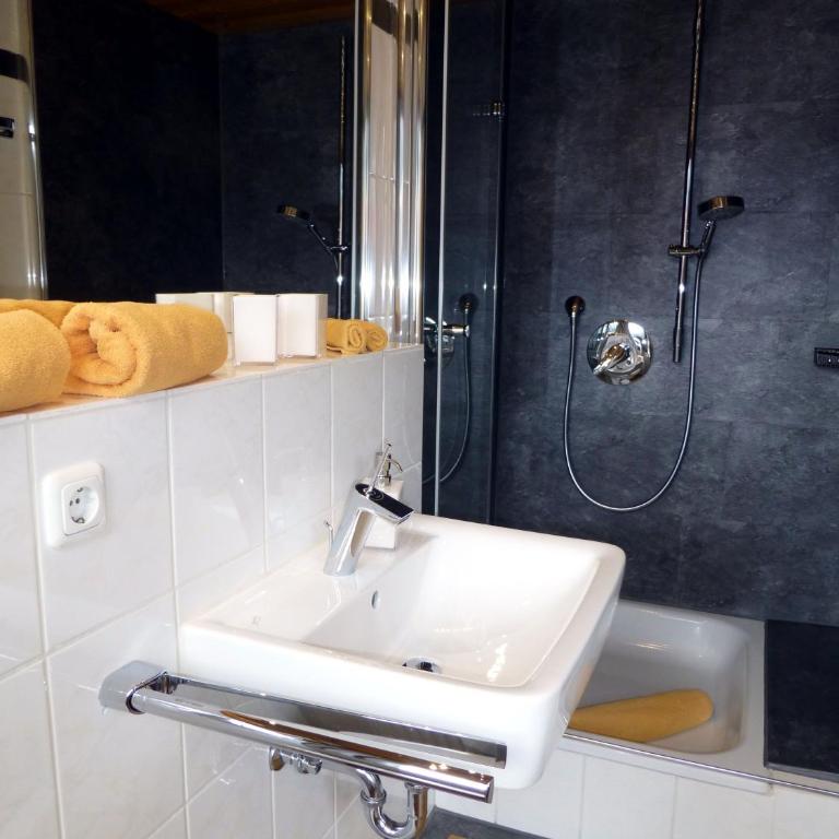 Hotel Engel - Deluxe Doppelzimmer mit Balkon - 6
