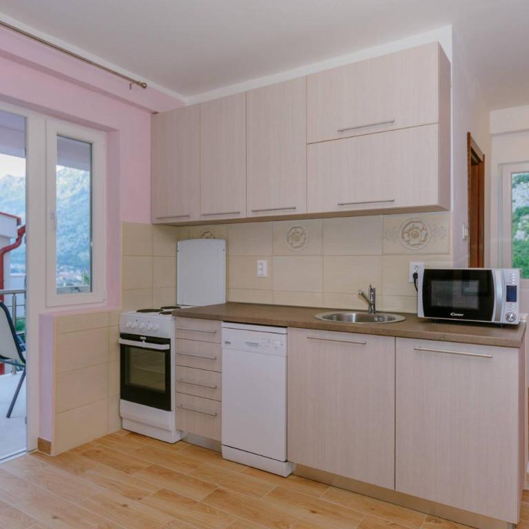 Paradise Bay Apartments - Two-Bedroom Apartment - 4