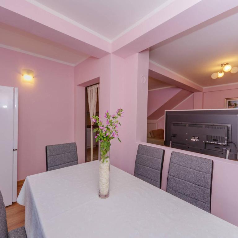 Paradise Bay Apartments - Two-Bedroom Apartment - 8