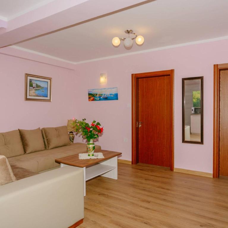 Paradise Bay Apartments - Two-Bedroom Apartment - 12