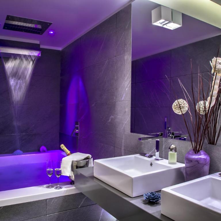 Carten - Junior Suite with Spa Bath and Castle View - 3