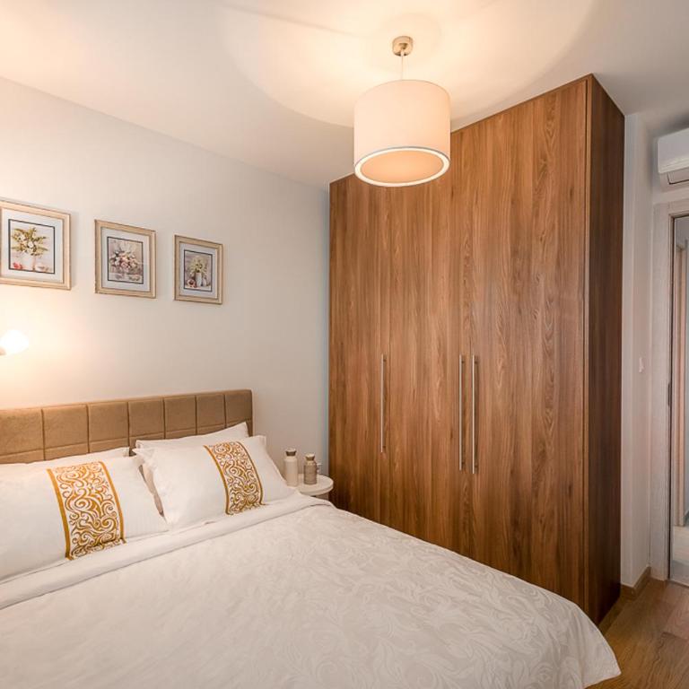 Adriatic Sunshine Apartment - Apartman sa 2 Spavaće Sobe, Balkonom i Pogledom na More - 3