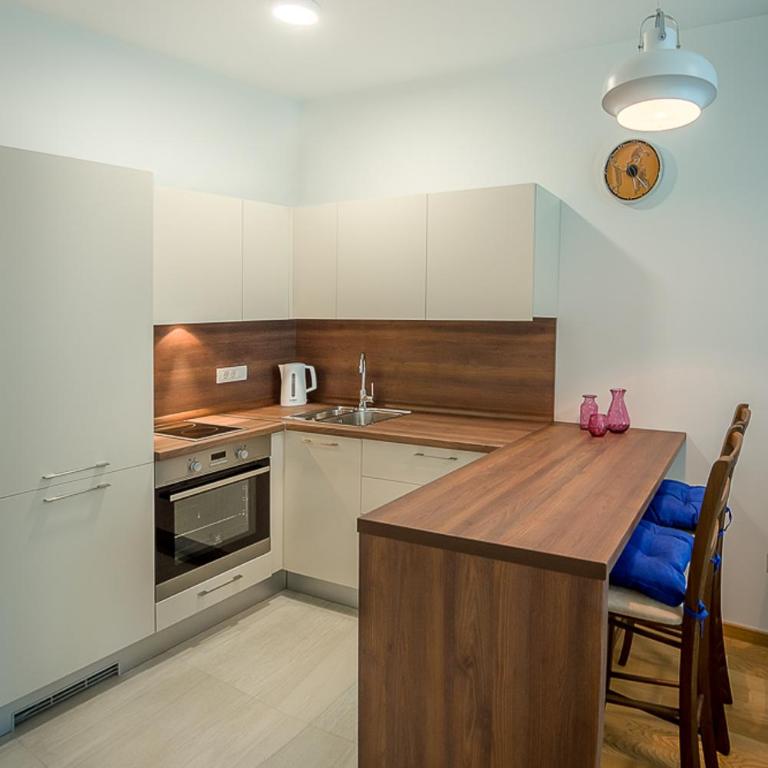 Adriatic Sunshine Apartment - Apartman sa 2 Spavaće Sobe, Balkonom i Pogledom na More - 6