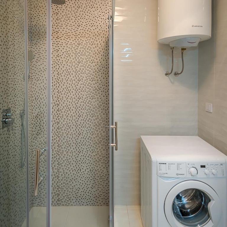 Adriatic Sunshine Apartment - Apartman sa 2 Spavaće Sobe, Balkonom i Pogledom na More - 11