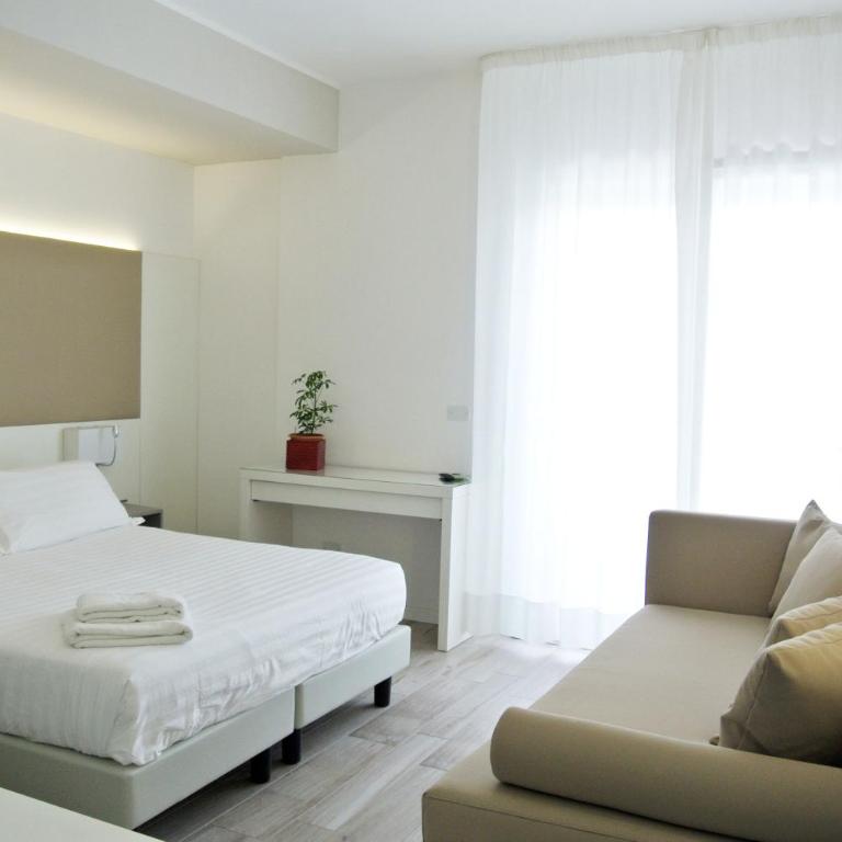Hotel Bologna - Camera Matrimoniale Superior con Letto Supplementare - 3