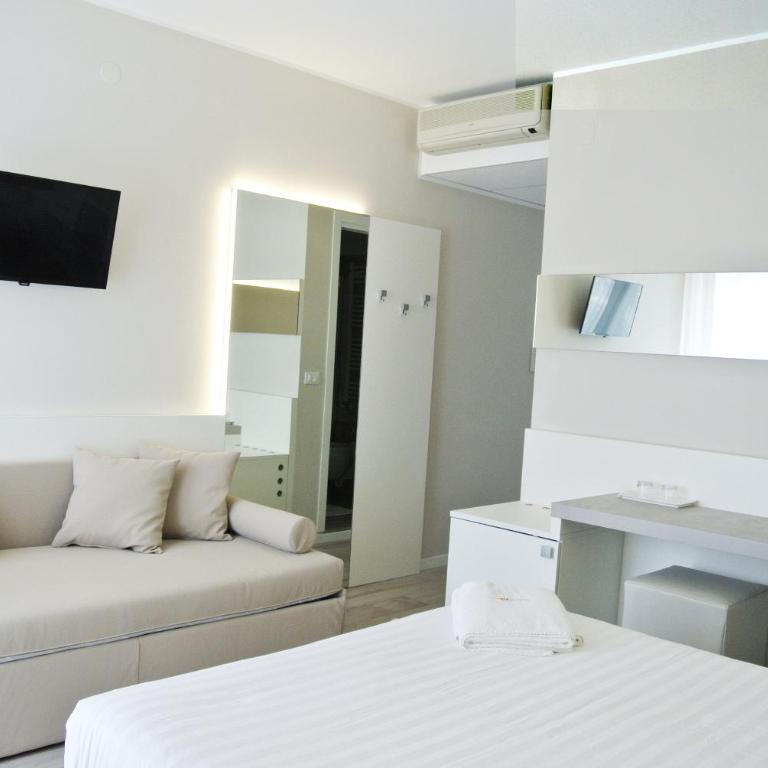Hotel Bologna - Camera Matrimoniale Superior con Letto Supplementare - 4