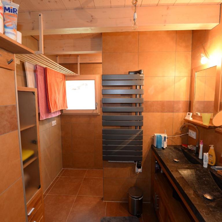 La Case à Kio - Chambre Lit Queen-Size avec Salle de Bains Commune - 12
