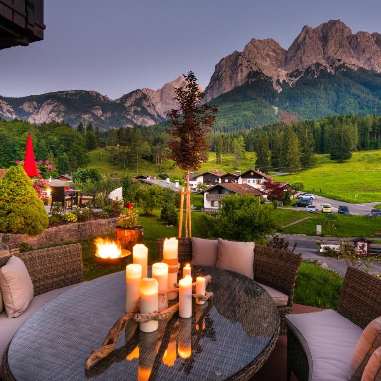 Bayern Resort Hotel - Adults only - mit Zugspitzblick - Eibsee-Nähe - Wellnessbereich - Naturpool im Sommer - Comfort Doppelzimmer mit Balkon - 11