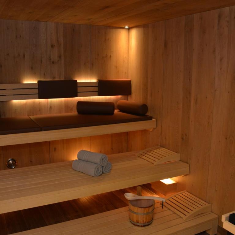 Bayern Resort Hotel - Adults only - mit Zugspitzblick - Eibsee-Nähe - Wellnessbereich - Naturpool im Sommer - Standard Doppelzimmer - 11
