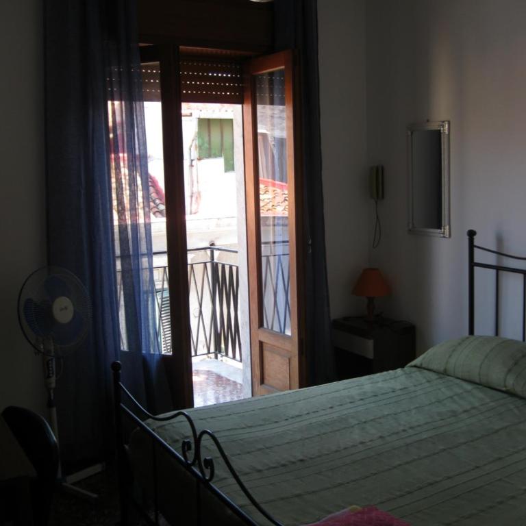Hotel California - Economy Double or Twin Room - 7