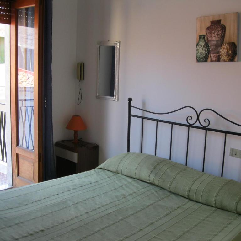 Hotel California - Economy Double or Twin Room - 5