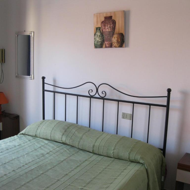 Hotel California - Economy Double or Twin Room - 6