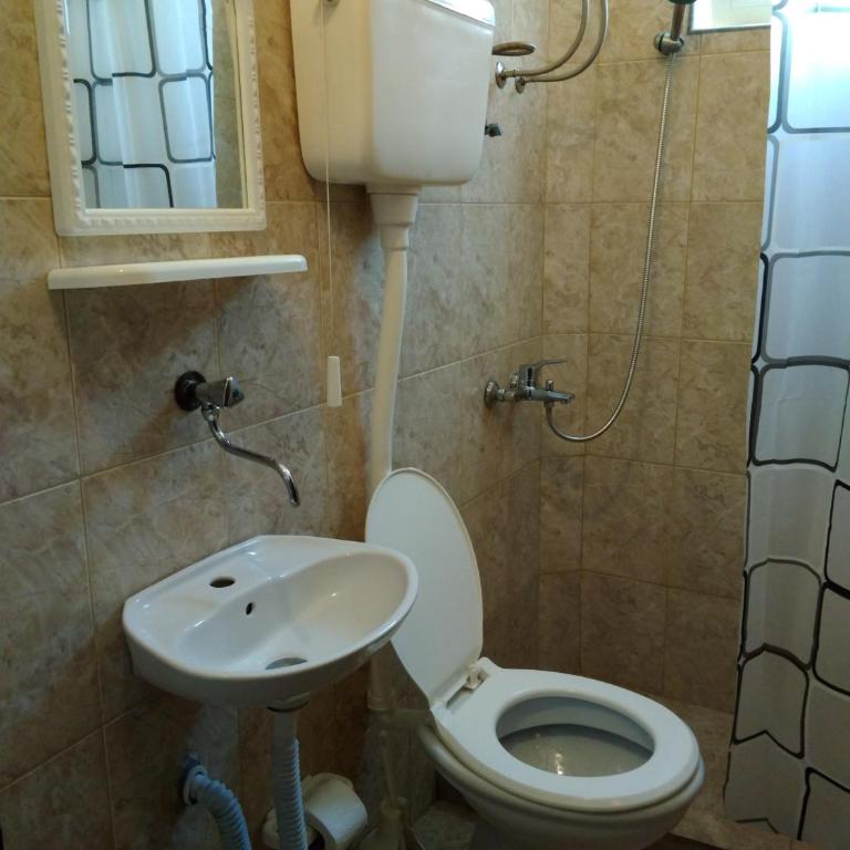Kastrati Apartments - Apartment with Balcony - 18