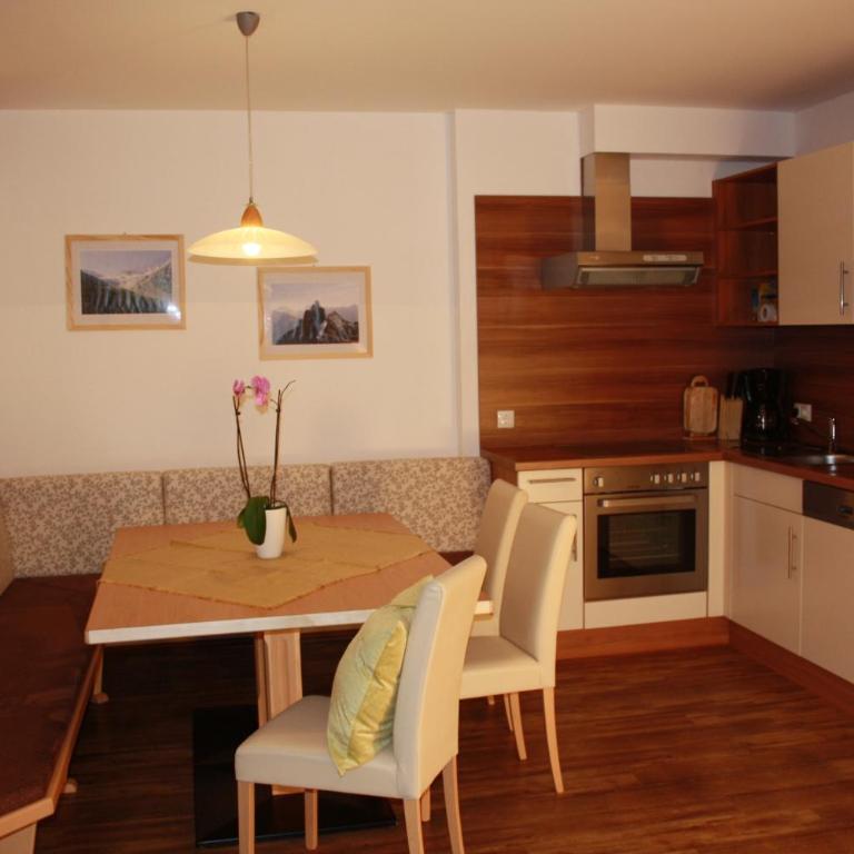 Ferienwohnungen Kröll - Three-Bedroom Apartment - 2