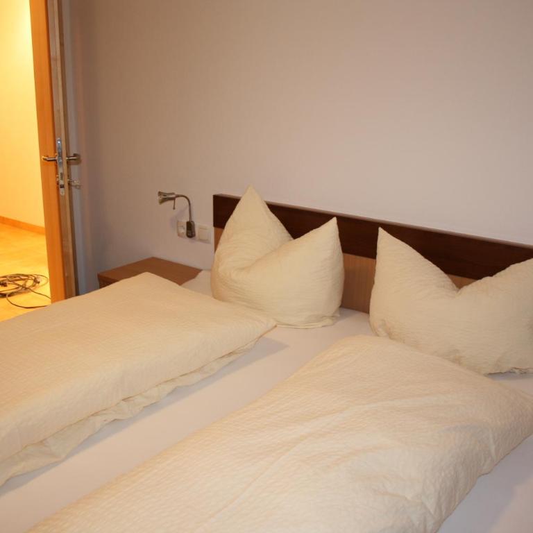 Ferienwohnungen Kröll - Three-Bedroom Apartment - 12