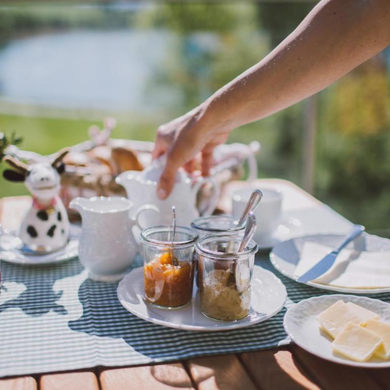 Dreimäderlhaus - Das vegetarische Boutique Hotel - Premium Familienzimmer mit Seeblick - 5