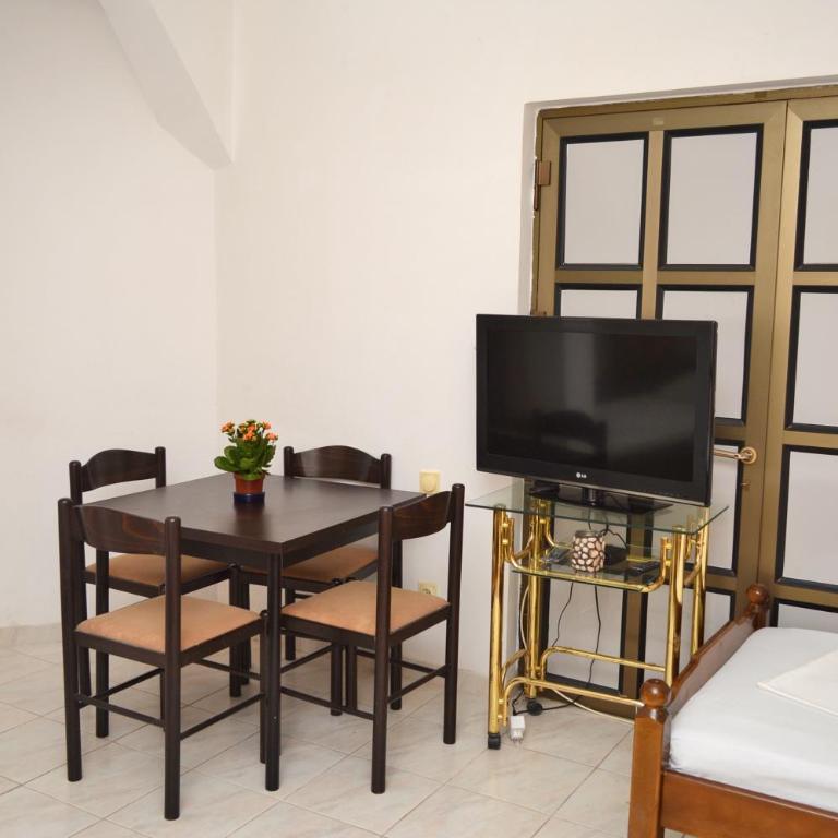 Guest House Lukac - Apartman s 1 Spavaćom Sobom (5 Odraslih Osoba) - 1
