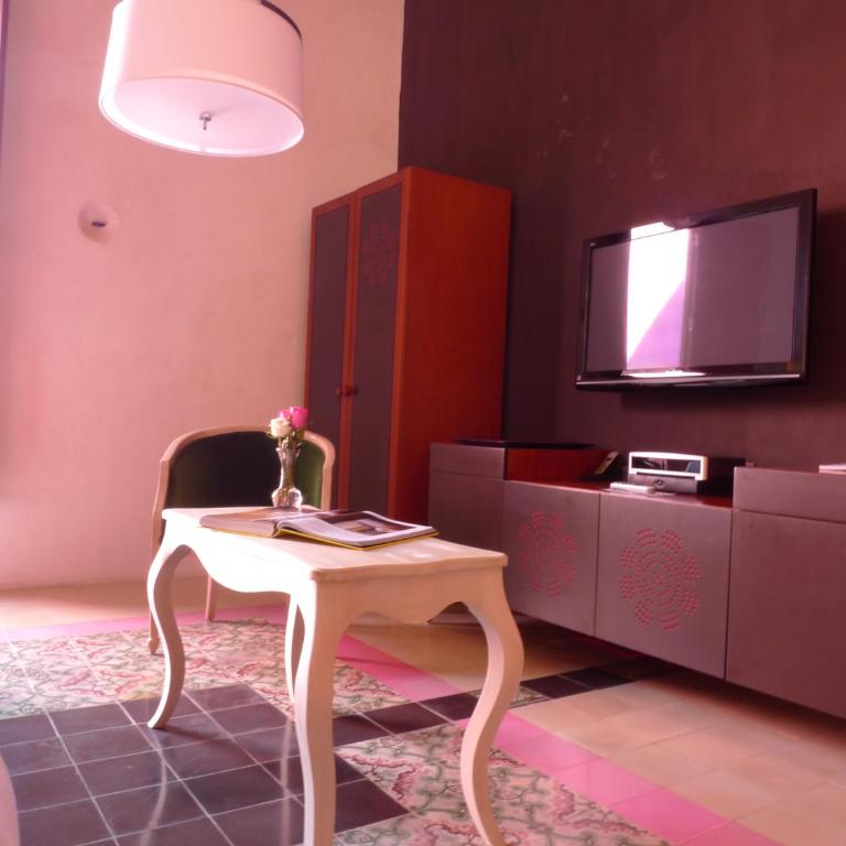 Rosas & Xocolate Boutique Hotel and Spa Merida, a Member of Design Hotels - Suite with Pool View - 2