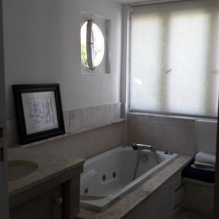 Villa des iris - Chambre Double avec Baignoire - 10
