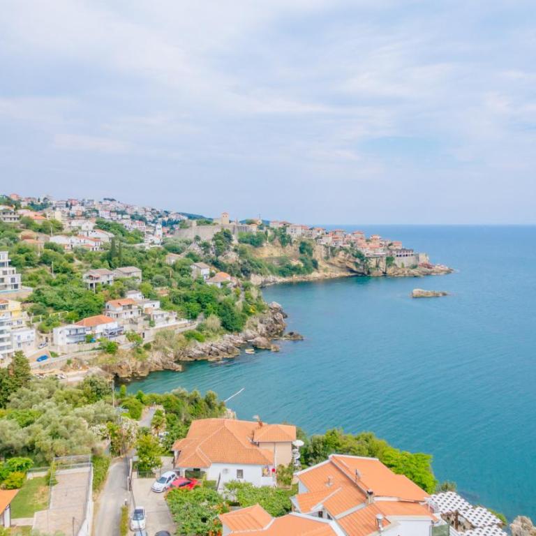 Teuta Apartments - Dvokrevetna Soba sa Bračnim Krevetom sa Balkonom i Pogledom na More - 5