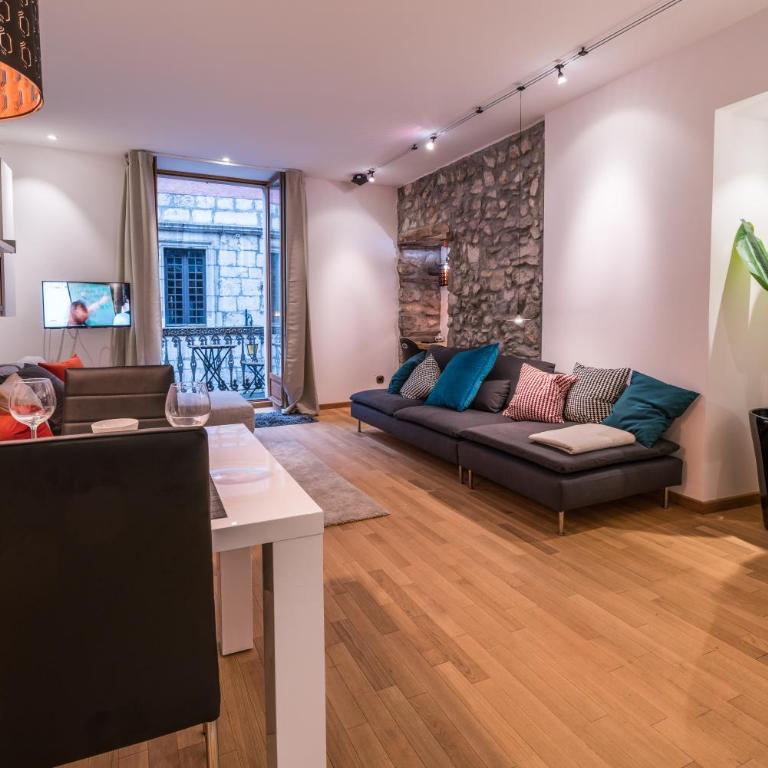 Le Balcon de la Vieille Ville Annecy - Deluxe Apartment with Balcony - 13