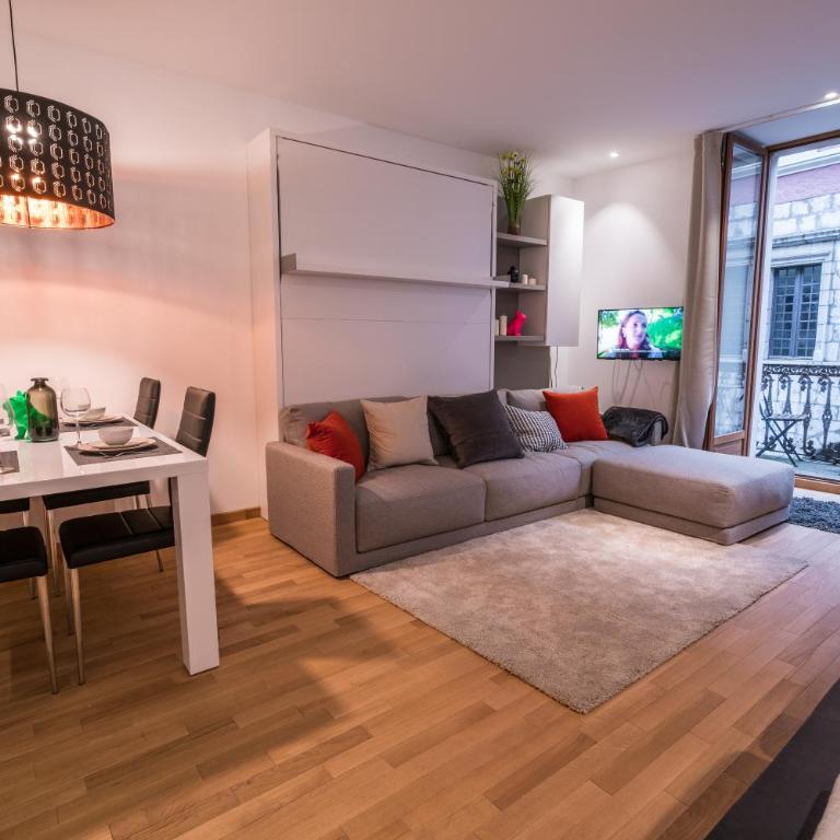 Le Balcon de la Vieille Ville Annecy - Deluxe Apartment with Balcony - 14