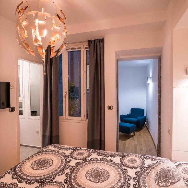Le Balcon de la Vieille Ville Annecy - Deluxe Apartment with Balcony - 23