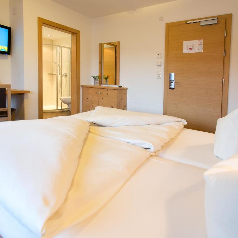 dorfblick FISS - apartments & rooms - Chambre Double avec Balcon - 1