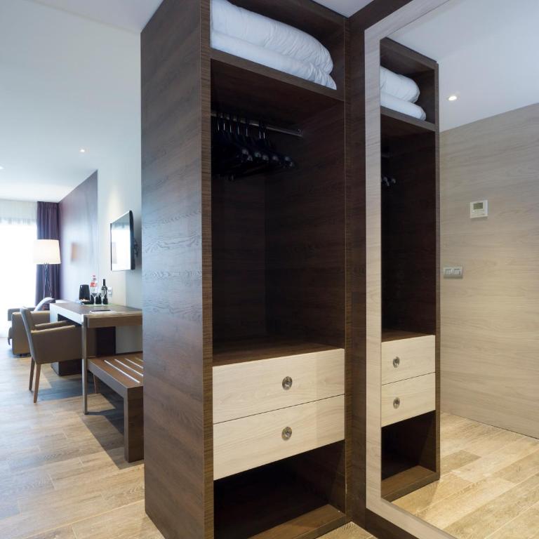 Medplaya Hotel Pez Espada - Suite Junior con vistas al mar (2 adultos + 2 niños) - 5