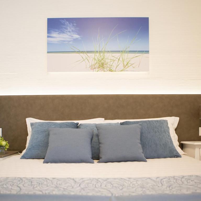 Hotel Liberty Beach - Parking & Beach - Camera Tripla Superior con Balcone, Vista Mare Parziale e Accesso Spiaggia - 5