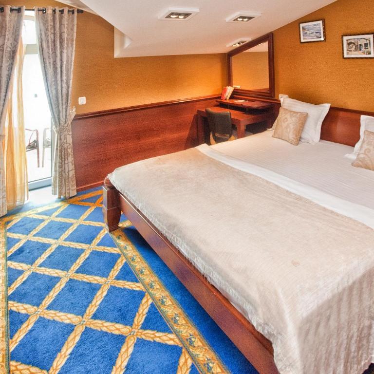 Luxury Sea Residence by Kristina - Deluxe Double Room with Bath - 6