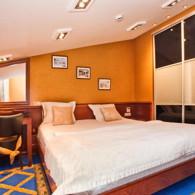 Luxury Sea Residence by Kristina - Deluxe Double Room with Bath - 15