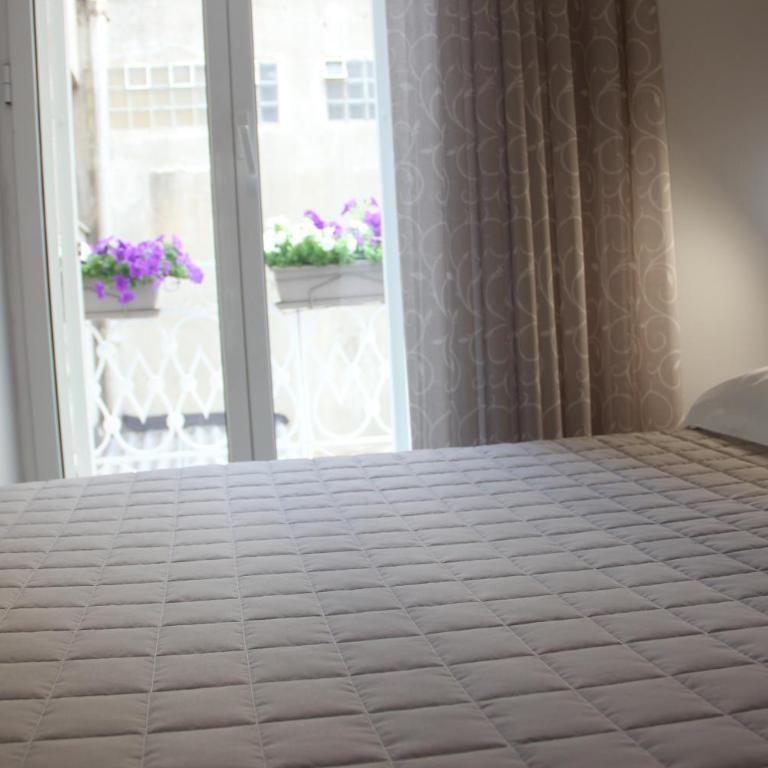 Matera Guest House - Camera Matrimoniale Deluxe con Balcone - 6