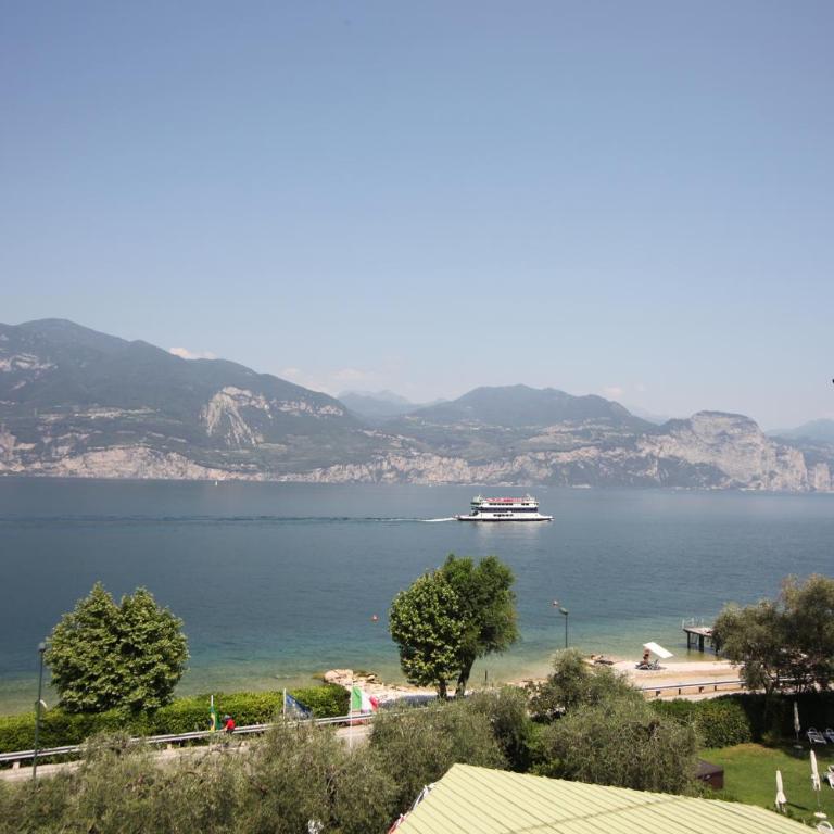 Hotel Rabay - Habitación Doble con vistas al lago - ático - 3