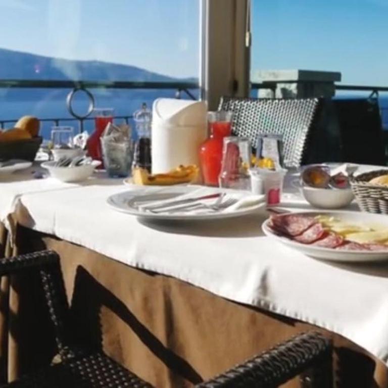 Hotel La Terrazzina - Camera Matrimoniale con Vista Lago - 7