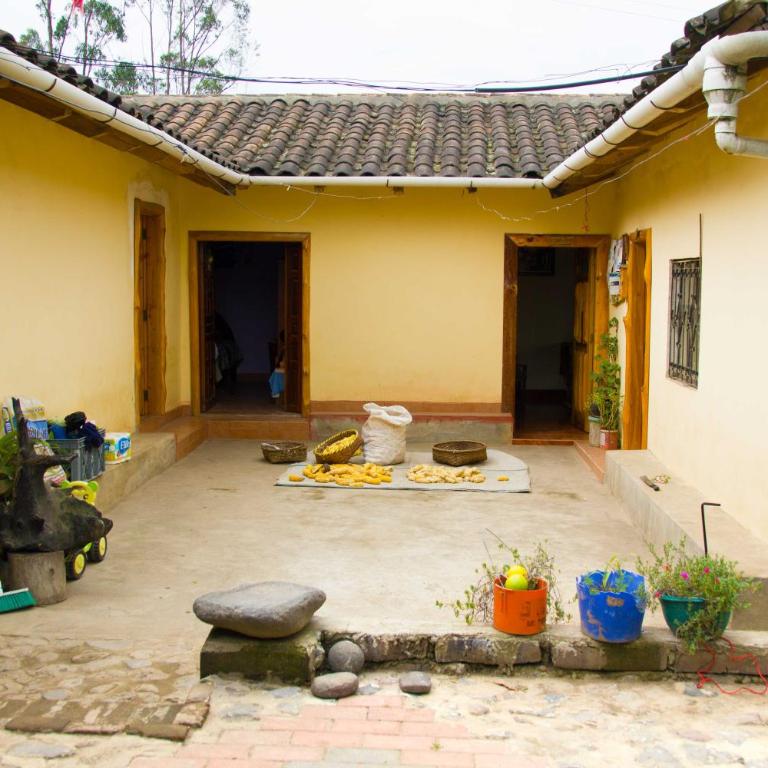 Loma Wasi Alojamiento Rural Indígena en Cotacachi - Habitación Familiar con vistas a la montaña - 6