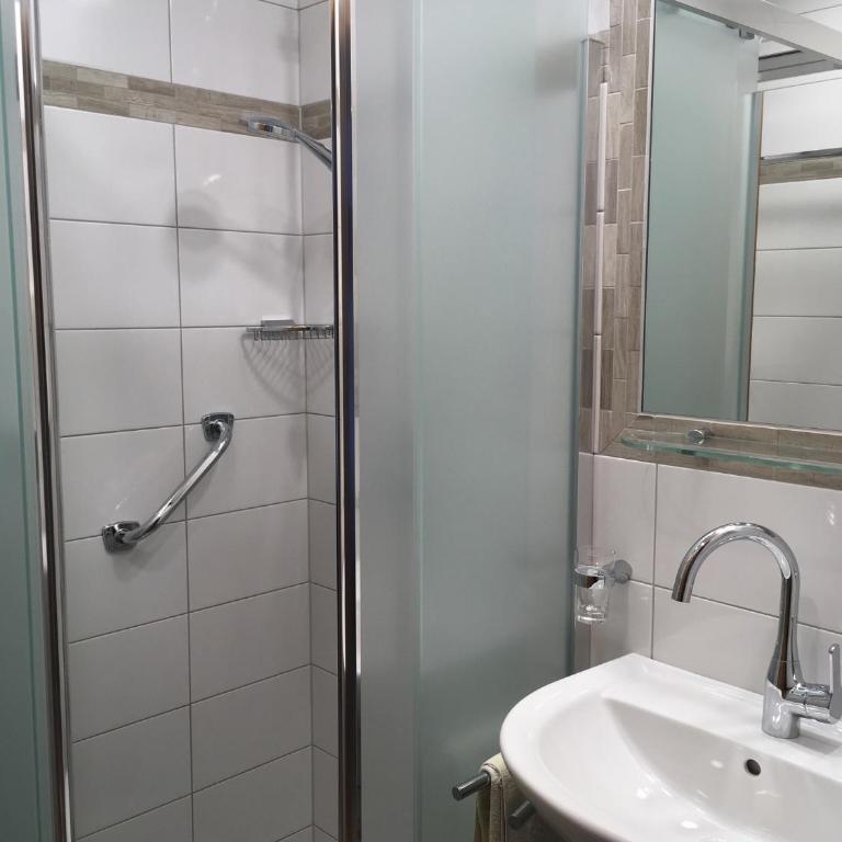 Haus Lisa - Doppelzimmer mit Seeblick - 6