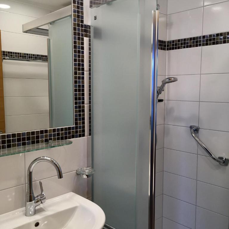 Haus Lisa - Comfort Doppelzimmer mit Seeblick - 7
