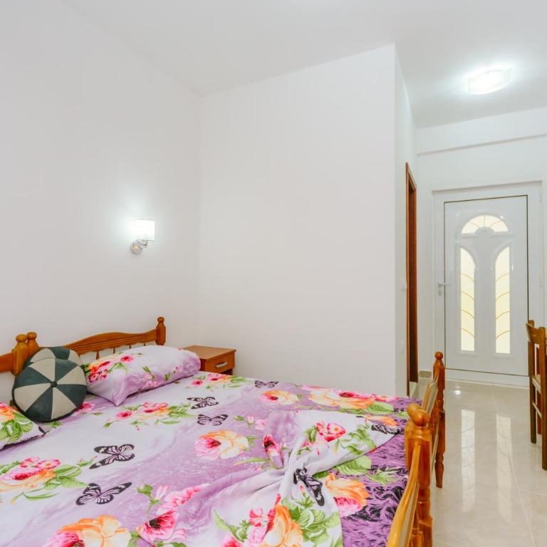 Teuta Apartments - Dvokrevetna Soba sa Bračnim Krevetom - 13
