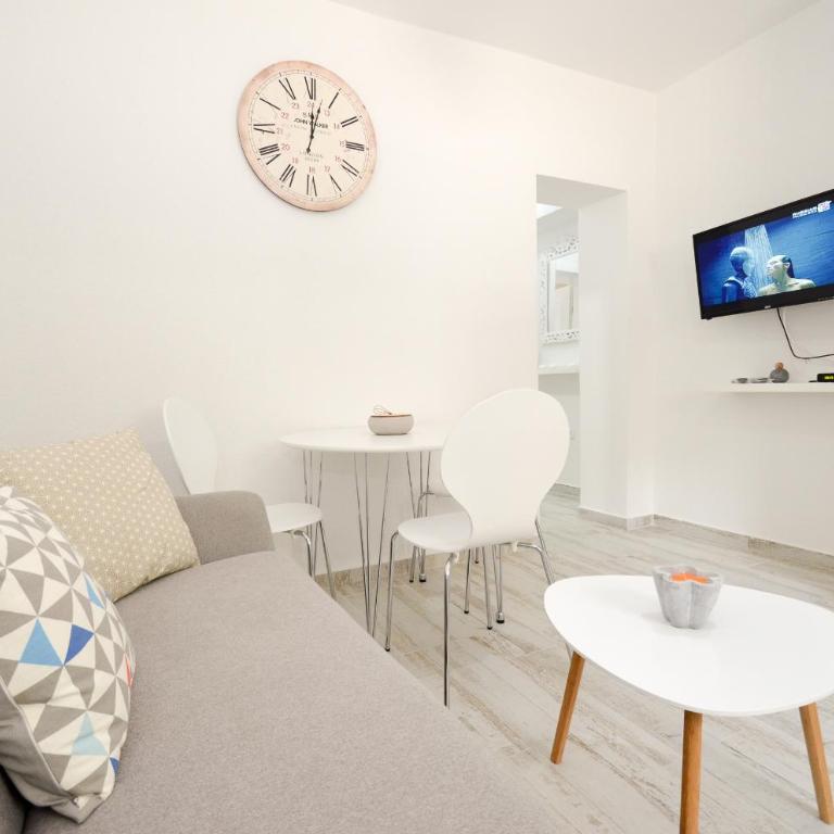 Bay View Apartments - Apartment with Sea View - 8