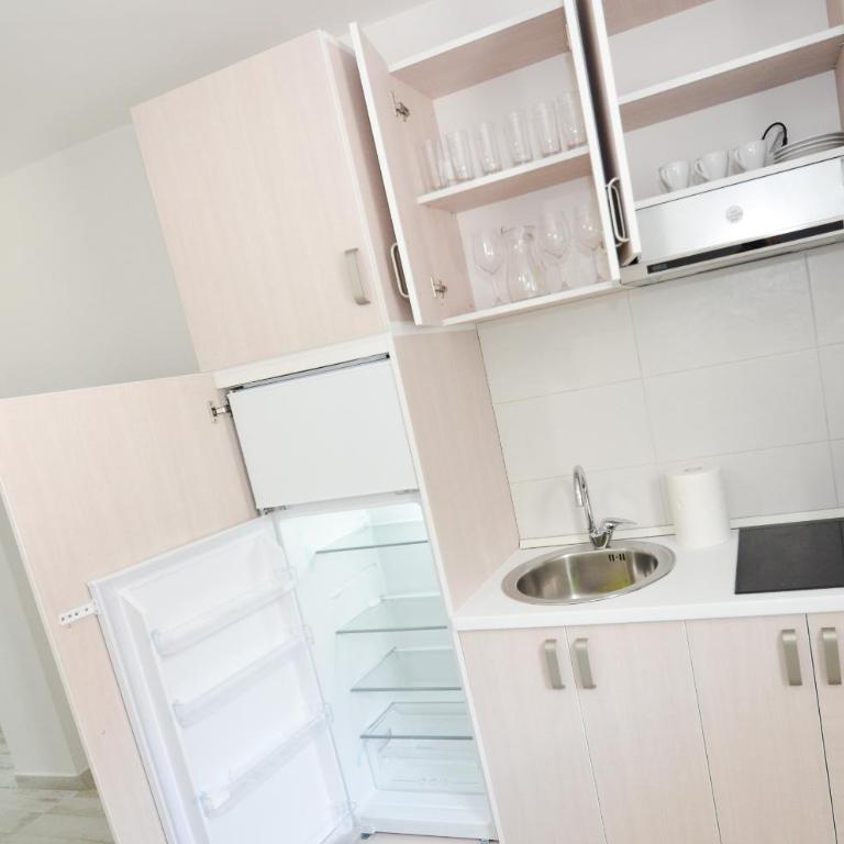 Bay View Apartments - Apartment with Sea View - 9