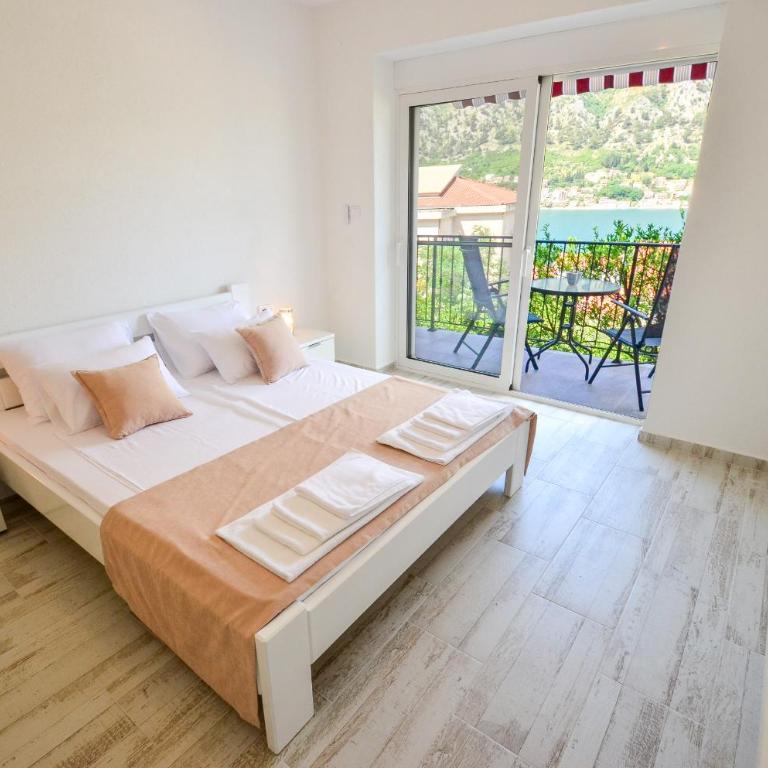 Bay View Apartments - Apartment with Sea View - 17