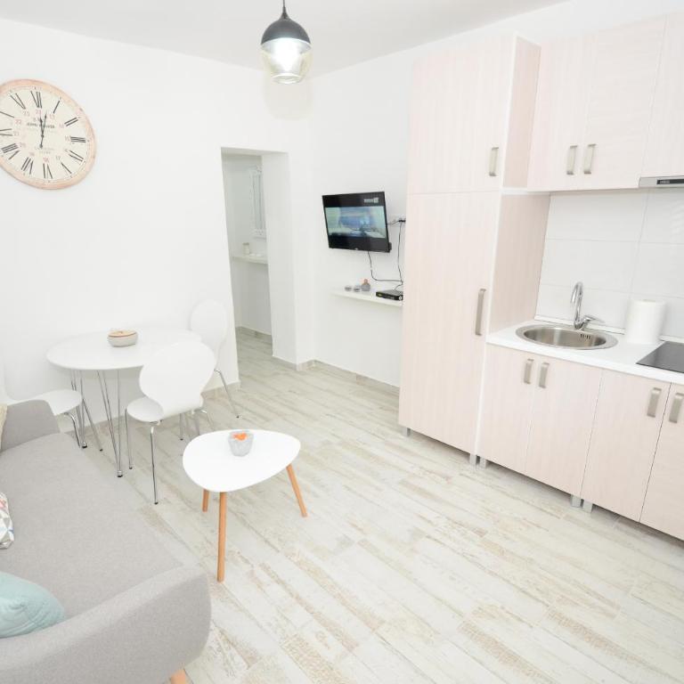 Bay View Apartments - Apartment with Sea View - 26