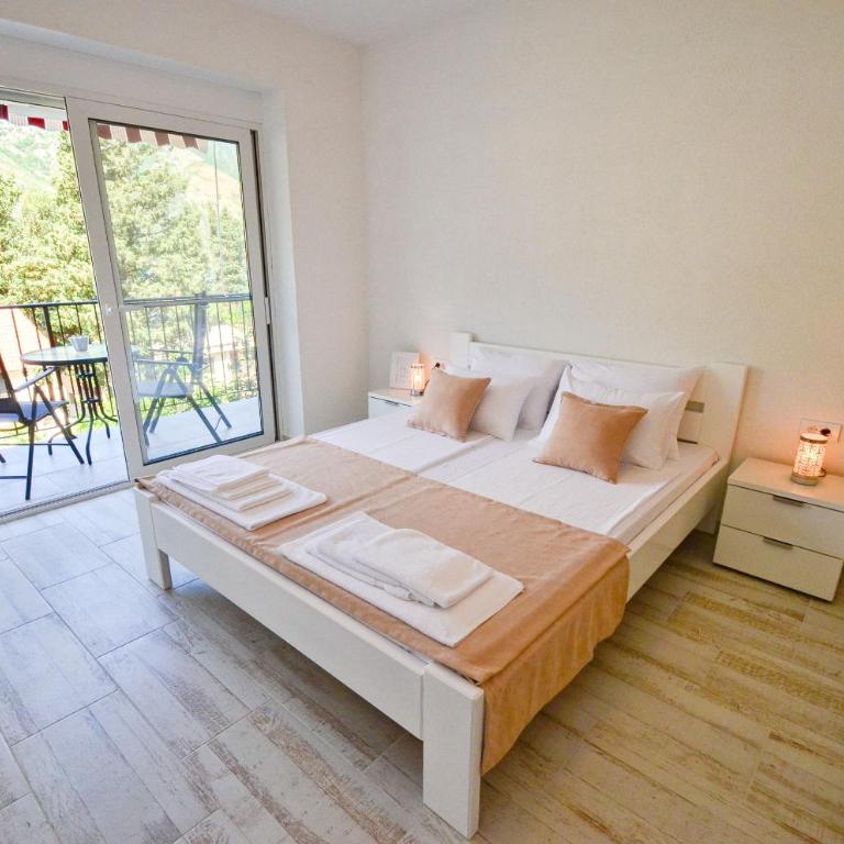 Bay View Apartments - Apartment with Sea View - 17