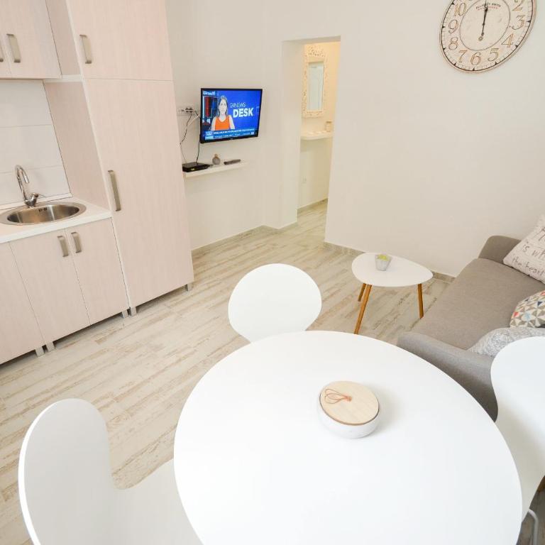 Bay View Apartments - Apartment with Sea View - 23